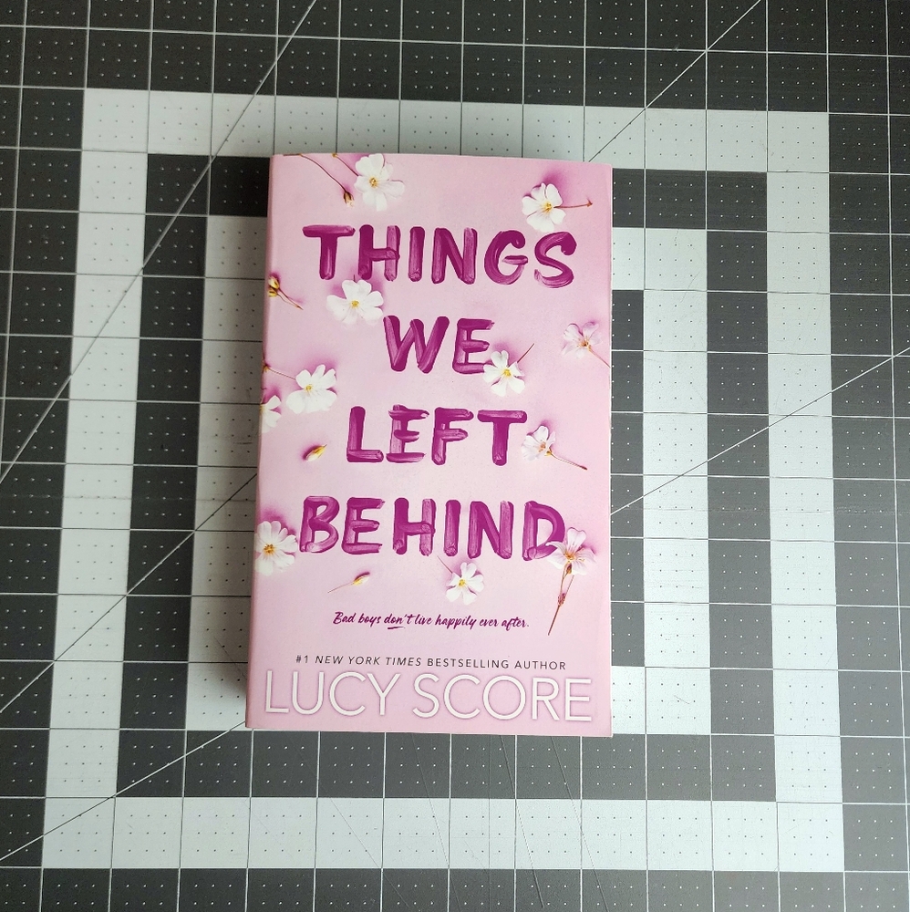 Things We Never Left Behind By Lucy Score New Unread Paperback Book Booktok